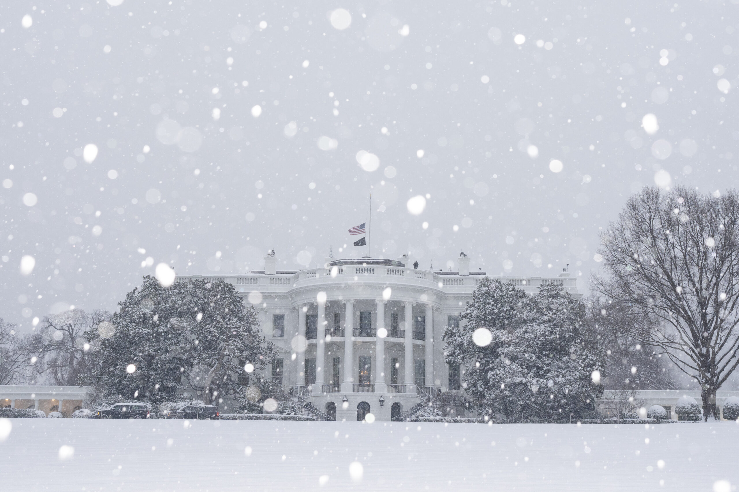 Snow at the White House.